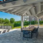 Villa Luxury Arman With Whirlpool In Visinada