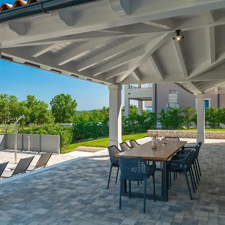 Villa Luxury Arman With Whirlpool In Visinada